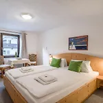 Konrad Hotel