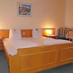 Hotel Konrad 3*